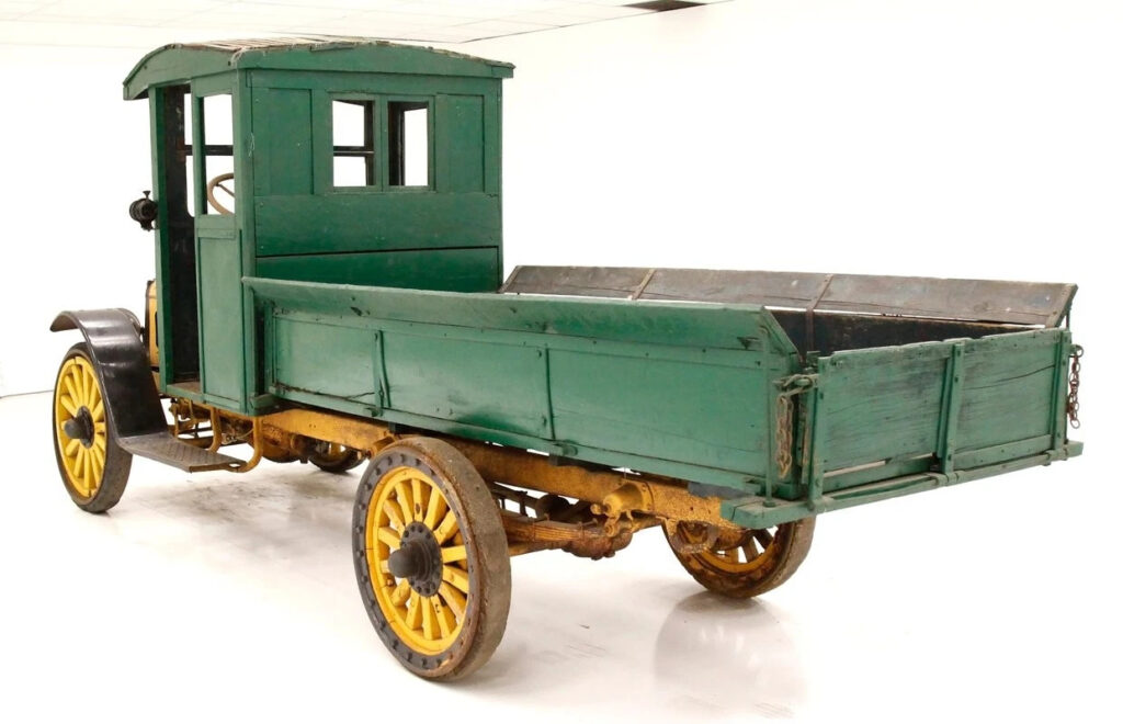 1915 Republic 2 Ton
