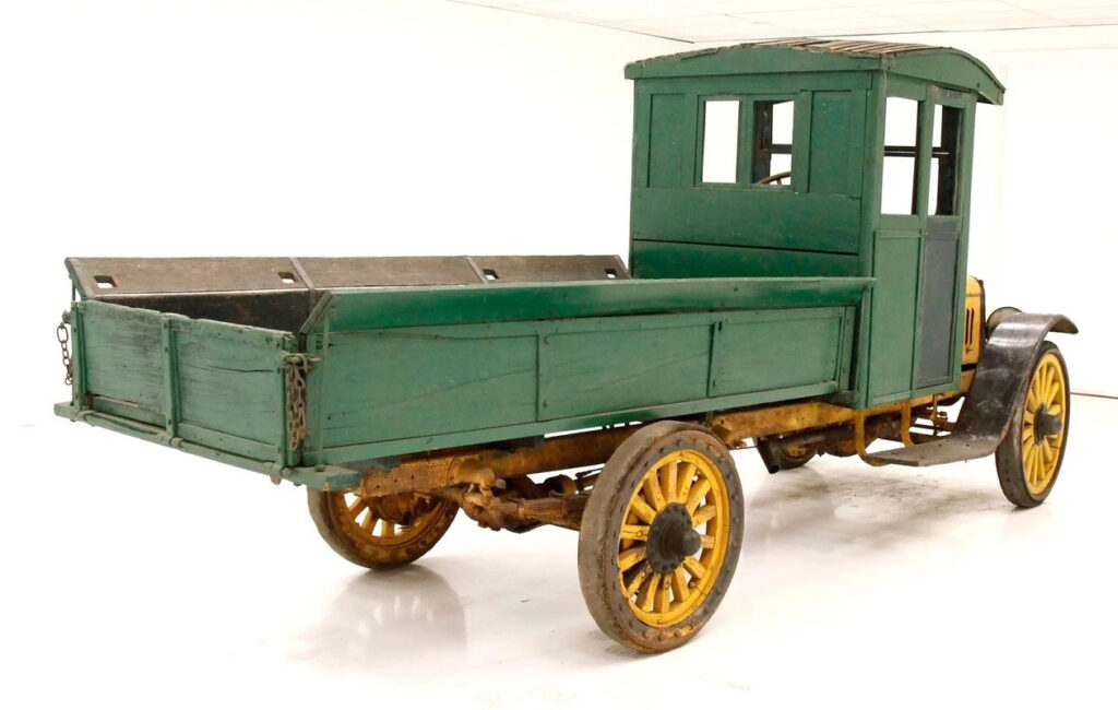 1915 Republic 2 Ton