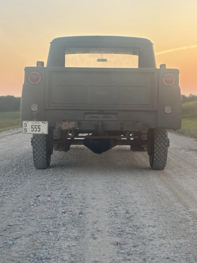 1967 International Harvester Travelette 4×4 B1200 Short Bed, Low Miles