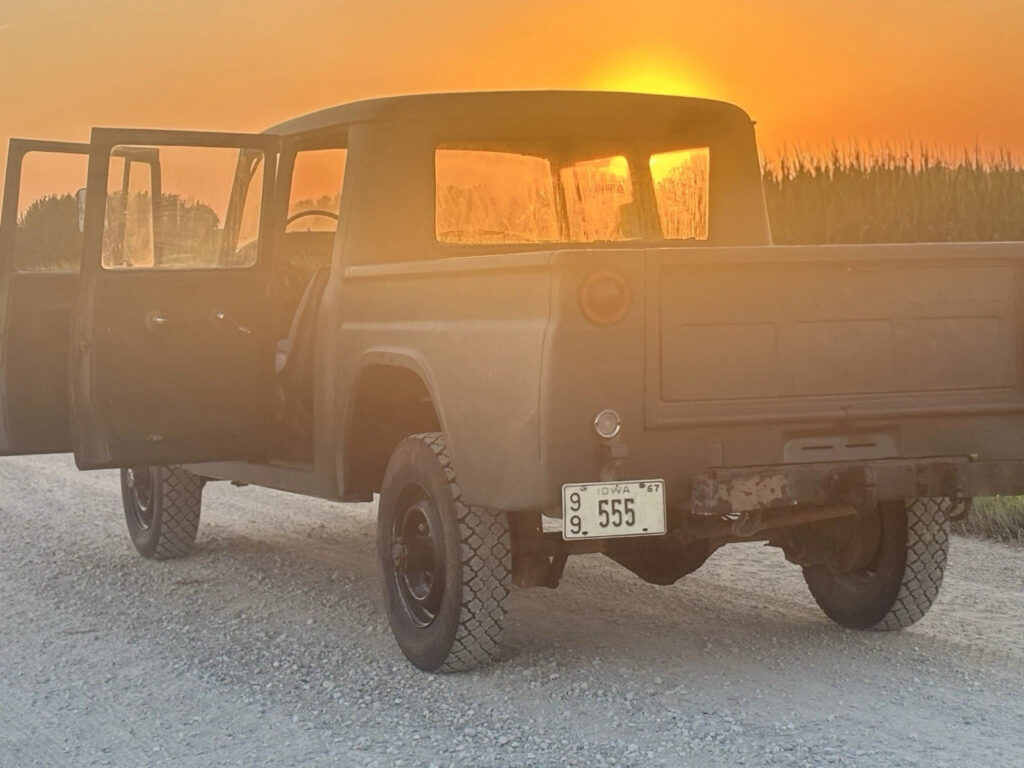 1967 International Harvester Travelette 4×4 B1200 Short Bed, Low Miles