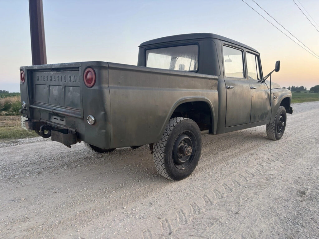 1967 International Harvester Travelette 4×4 B1200 Short Bed, Low Miles