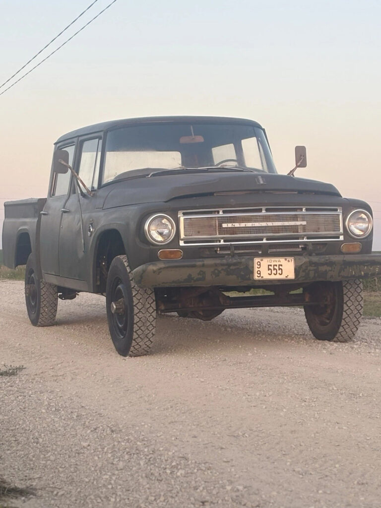 1967 International Harvester Travelette 4×4 B1200 Short Bed, Low Miles