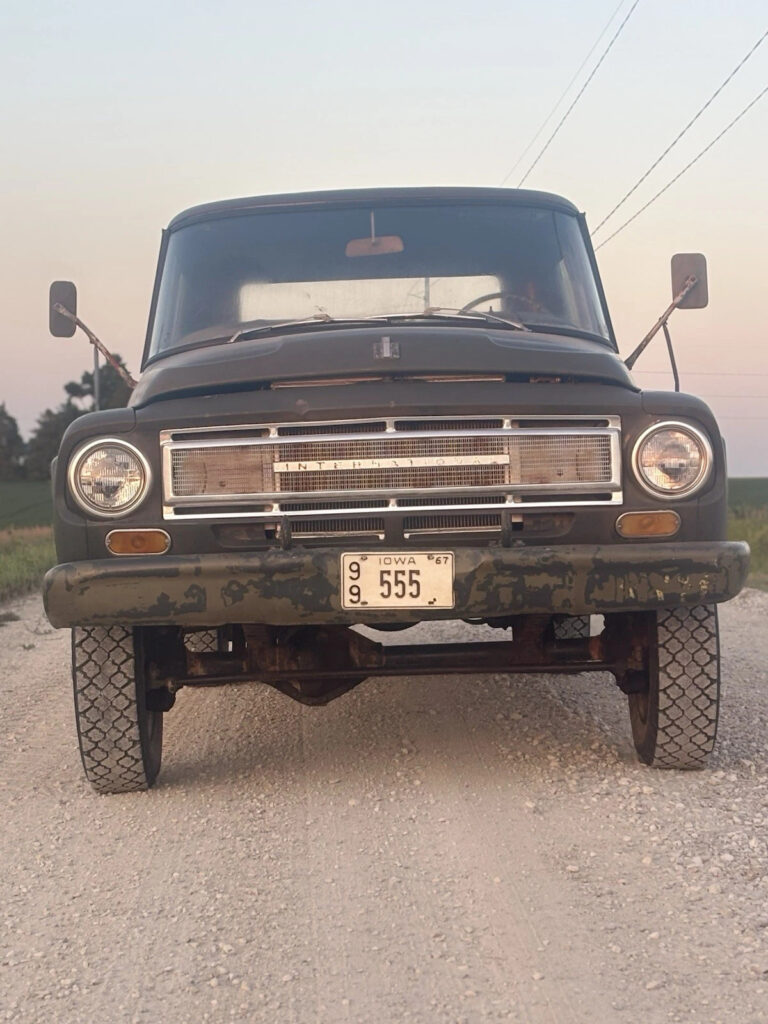 1967 International Harvester Travelette 4×4 B1200 Short Bed, Low Miles